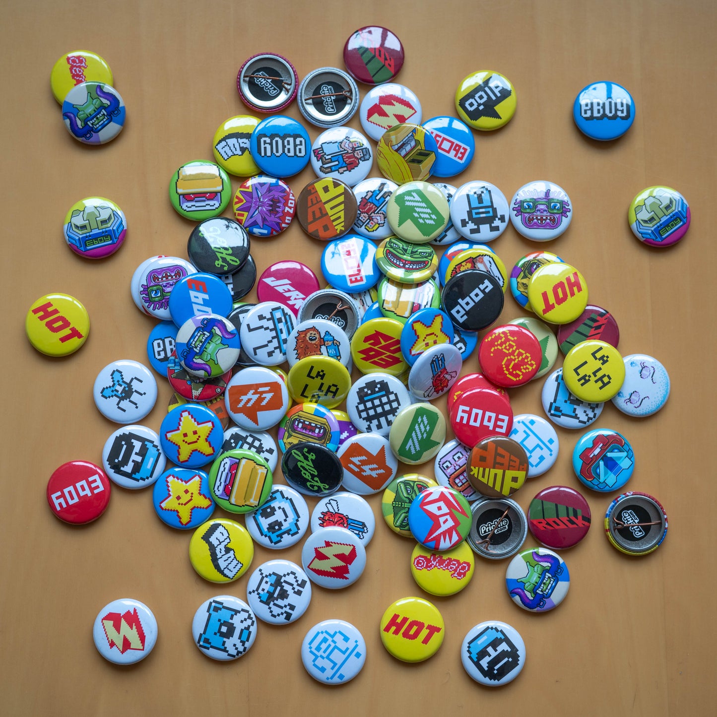 eBoy Random Badge Button Set