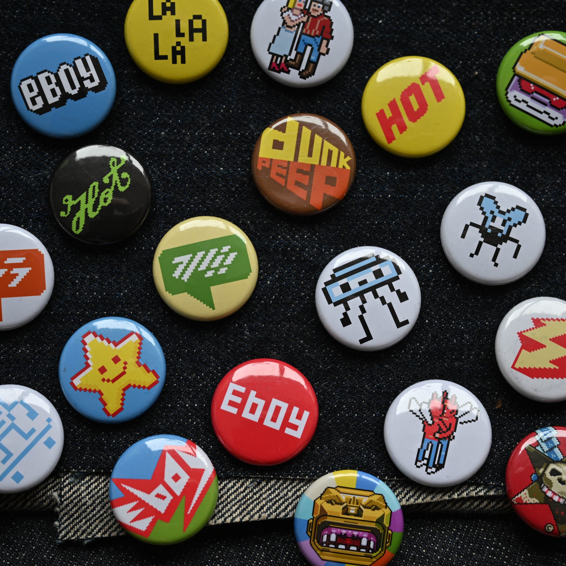 eBoy Random Badge Button Set