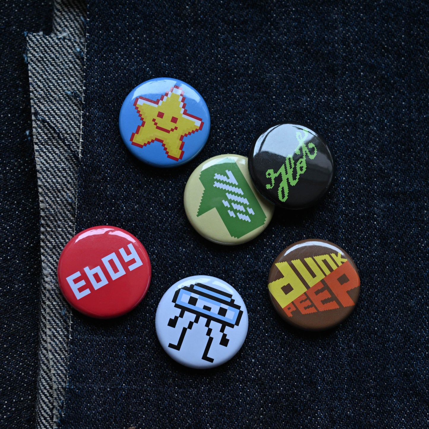 eBoy Random Badge Button Set