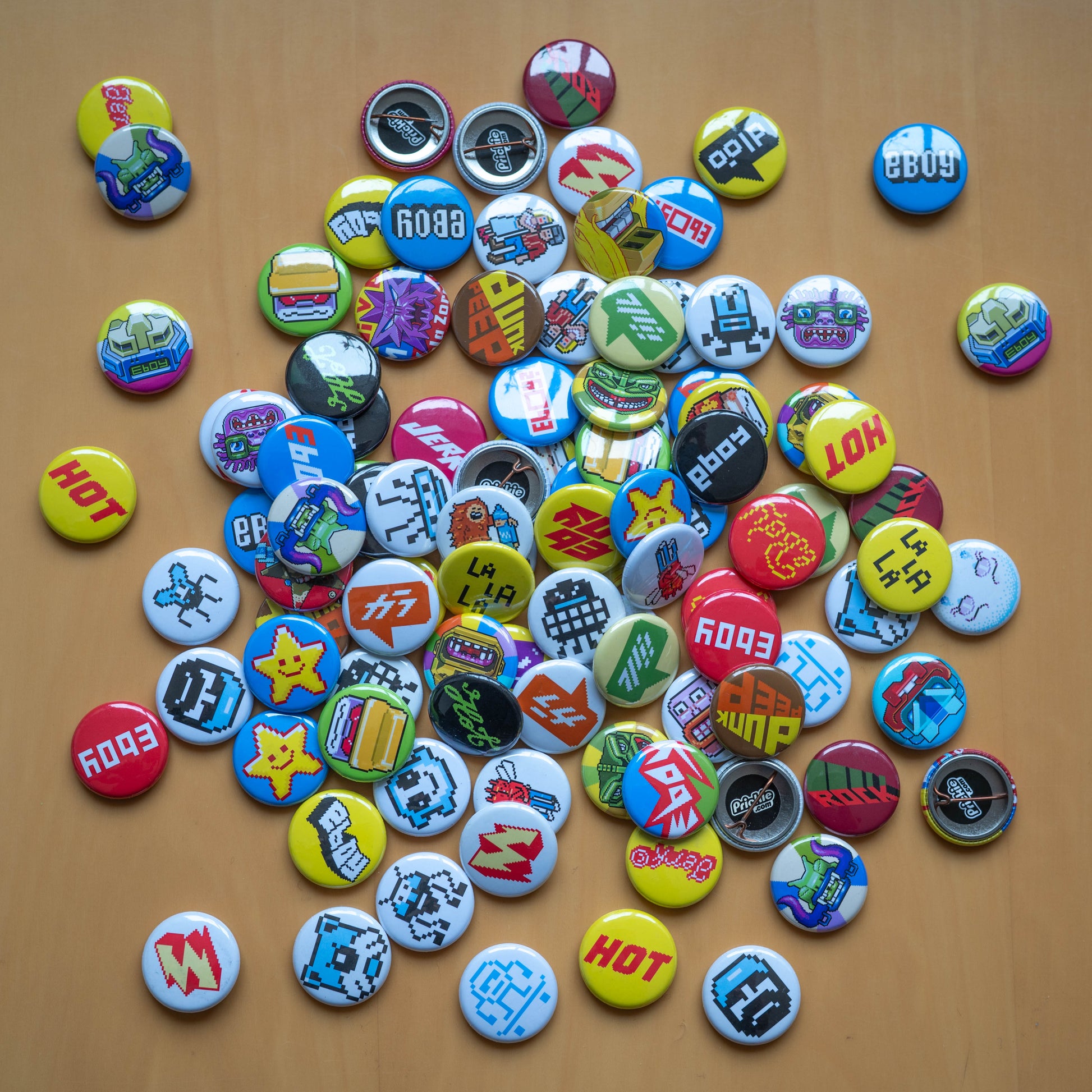 eBoy Random Badge Button Set